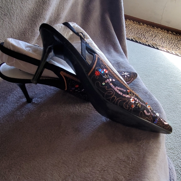 Heels - Picture 2 of 4